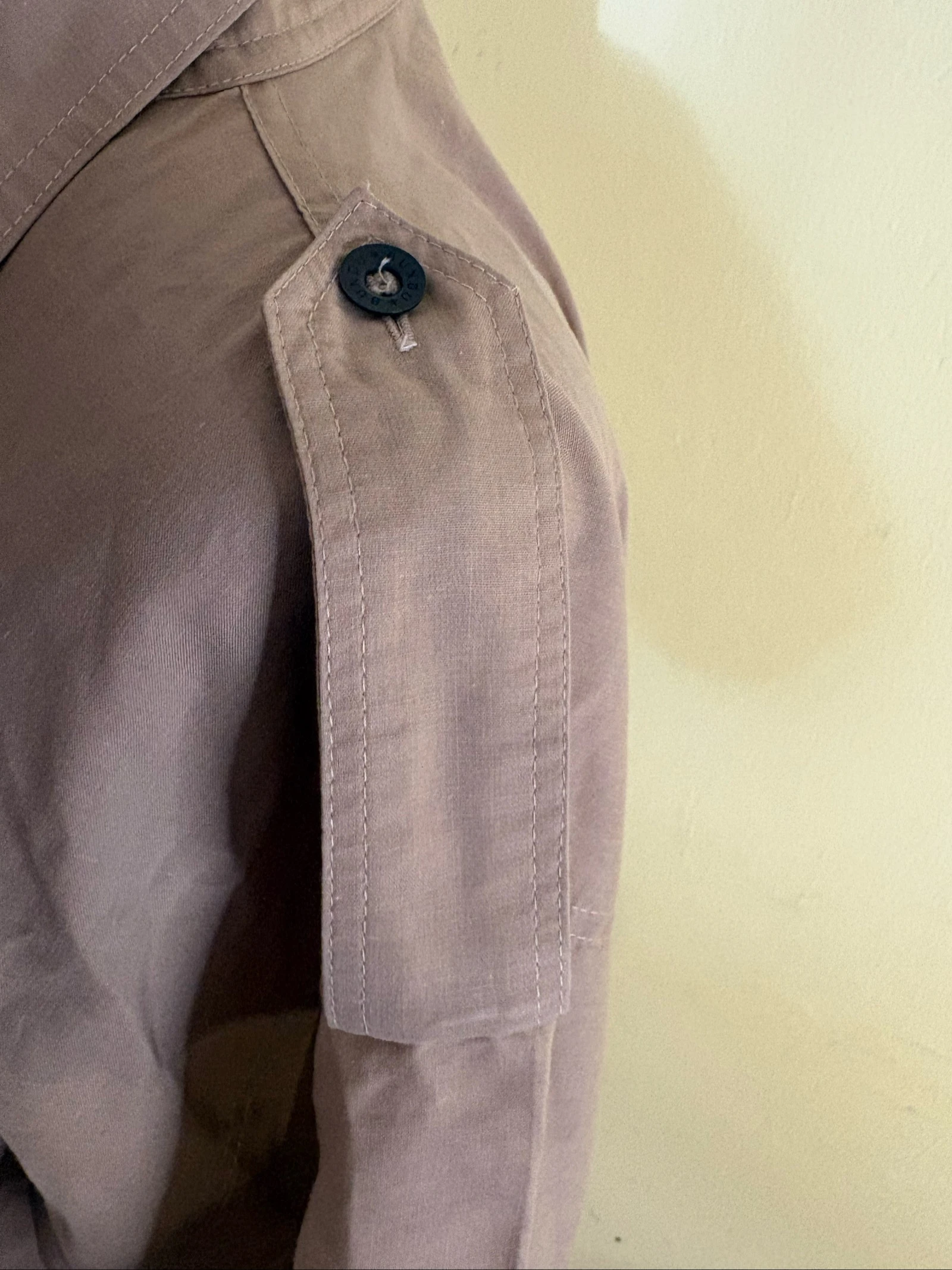 Camisa Safari Oversized Beige con Bolsillos y Charreteras – photo 4